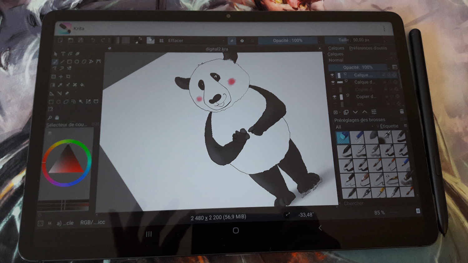 photo de la tablette samsung galaxy tab S7, on y voit une illustration du HotPanda de juin 2021
