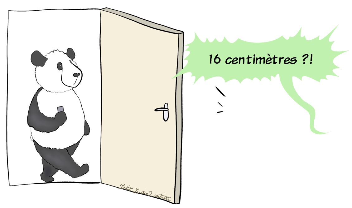 Moustache le panda se promène, son téléphone portable dans la main. Il entend Petit Lutin qui dit assez fort "16 centimètres ?!"