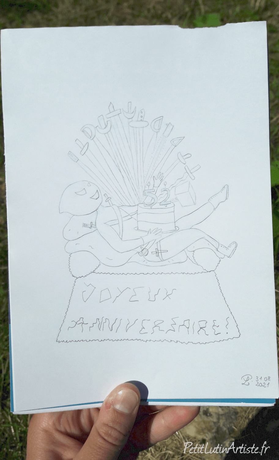 dessin de Deadpool installé dans le Trône de Fer, il tient un gros gateau d'anniversaire