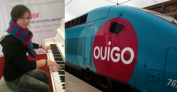 montage photo. la première photo me représente en train de jouer du piano dans une gare, portant une écharpe bleu et rose, et la photo de droite montre un Ouigo, avec le même bleu et le même rose que l'écharpe