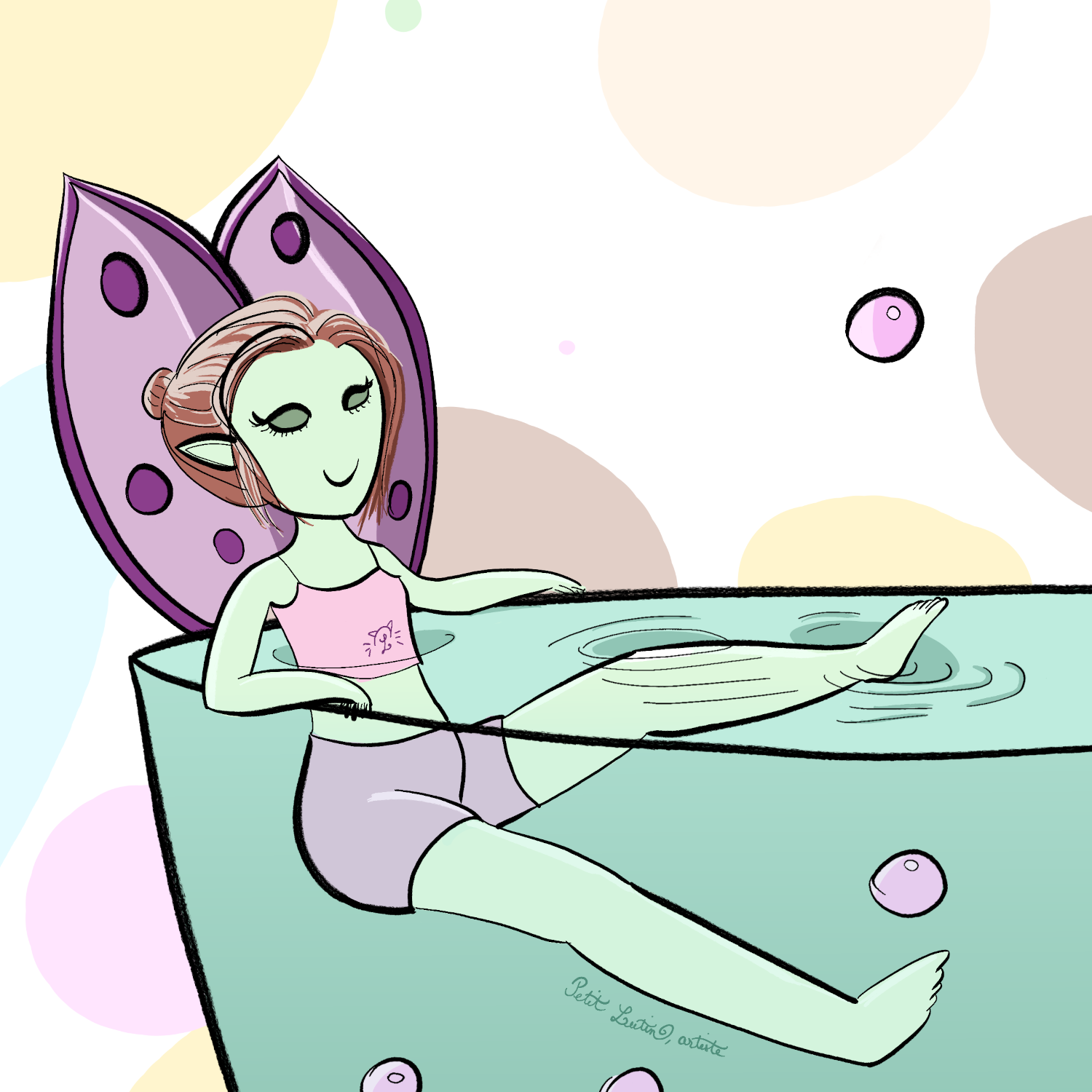 Une petite fée à la peau verte et aux ailes violettes prend un bain relaxant dans une eau verte et aux bulles violettes. le fond est coloré de grandes formes pastel.