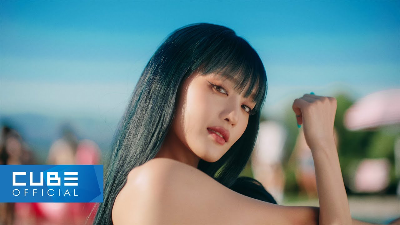 preview of video Queencard by G Idle